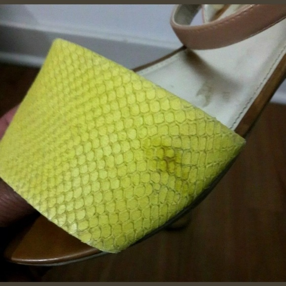 🦋 Tommy Hilfiger Twlaila Yellow Leather Sandals - Picture 5 of 8